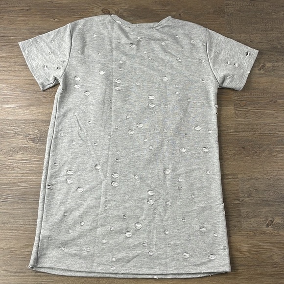 Local Lab Women’s Grey Distressed Embroidered 3D Floral Top, size medium - Picture 9 of 9